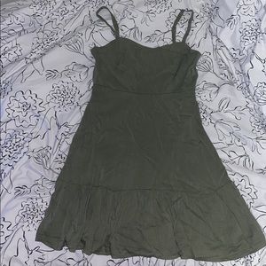 green dress right below the knee (I’m 5’2)